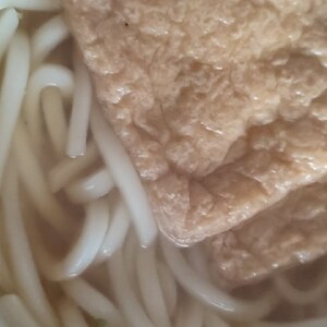 じゅわっと！お揚げが美味しい！きつねうどん